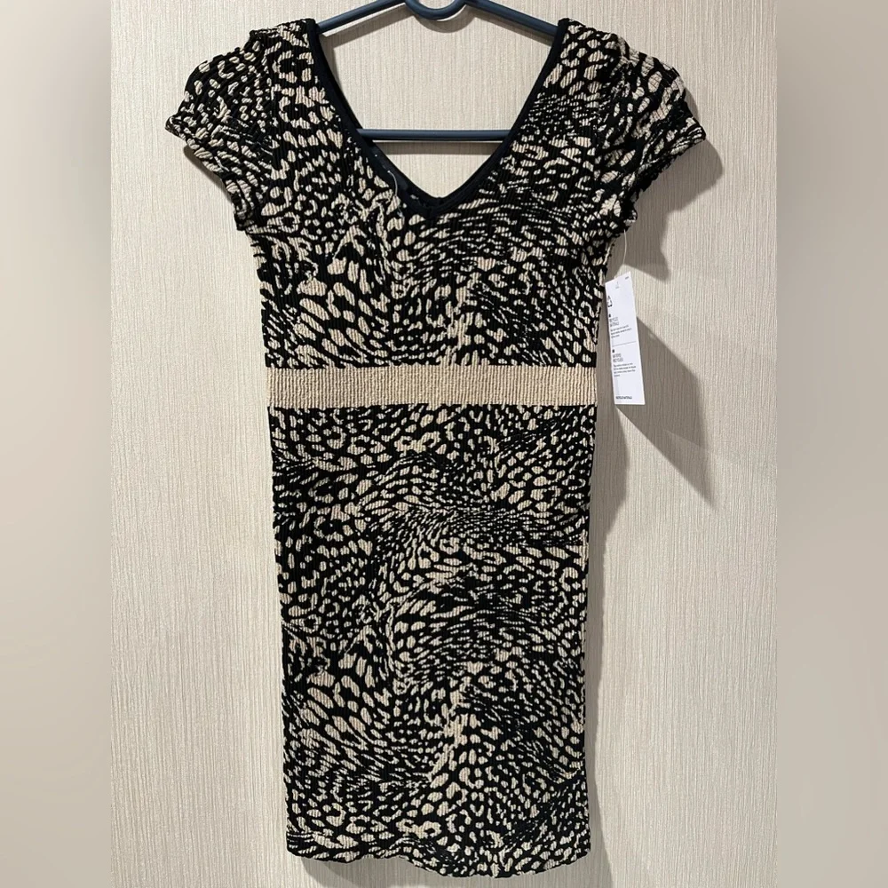 BEBE Stretch Nylon/Spandex w/Gold Metallic Accents Cap Sleeve “V”Neck Mini Dress - Picture 1 of 10